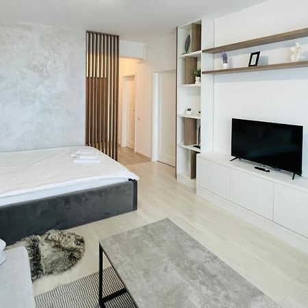 Q Royal Apartment - Palas Center Ясси Екстер'єр фото
