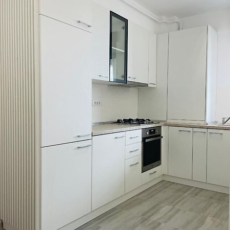 Q Royal Apartment - Palas Center Ясси Екстер'єр фото