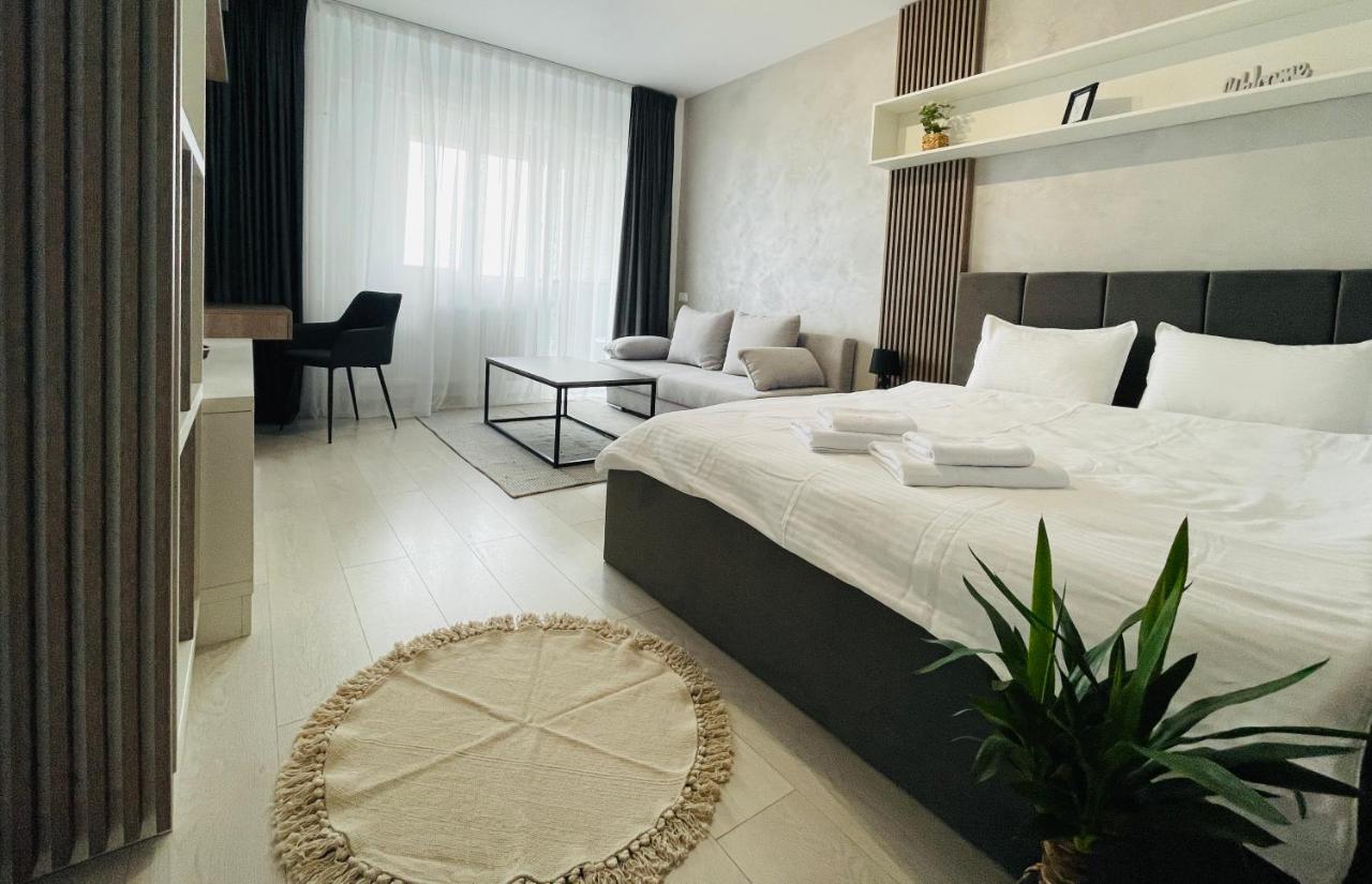 Q Royal Apartment - Palas Center Ясси Екстер'єр фото