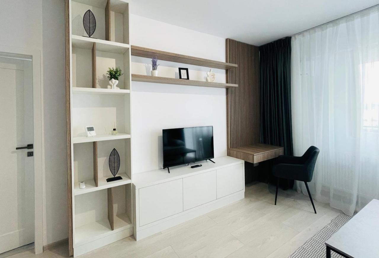 Q Royal Apartment - Palas Center Ясси Екстер'єр фото